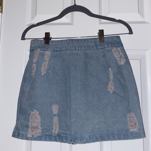Ripped Jean skirt - Picture 3 of 3